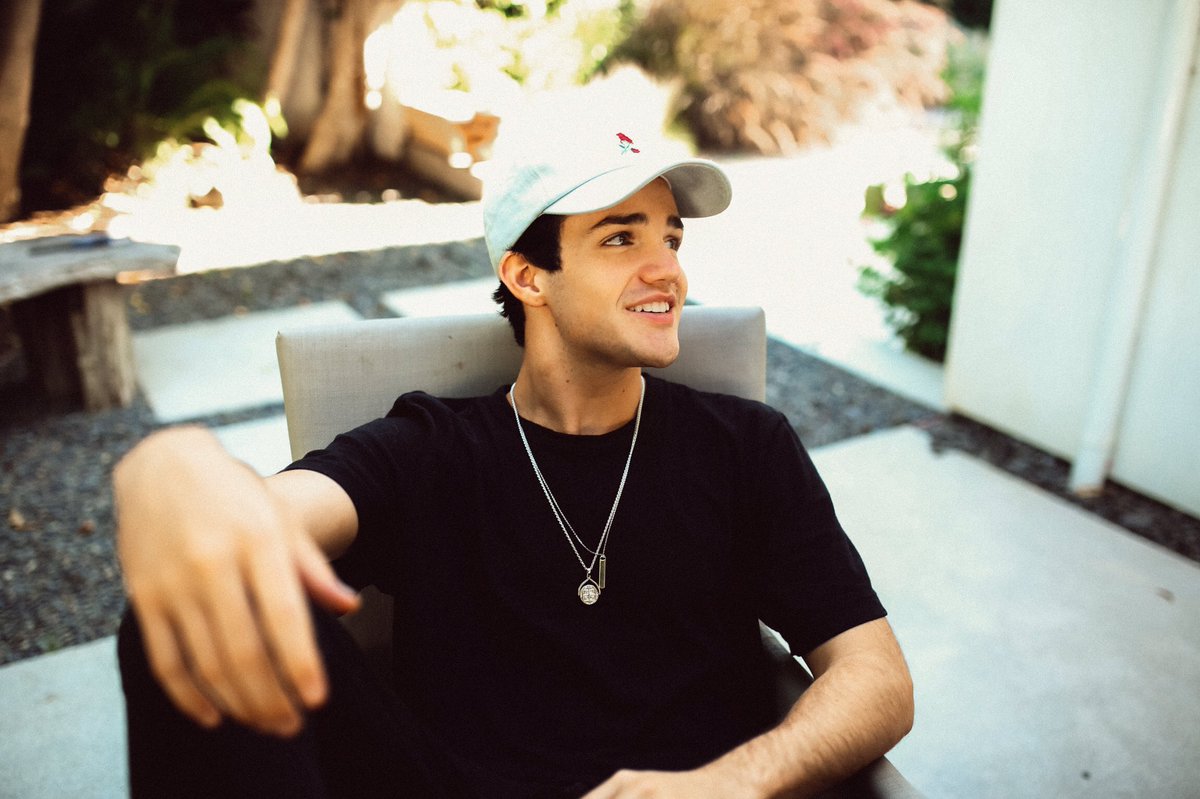 AaronCarpenter's tweet photo. 👋🏼 https://t.co/9aa2mD45Zt