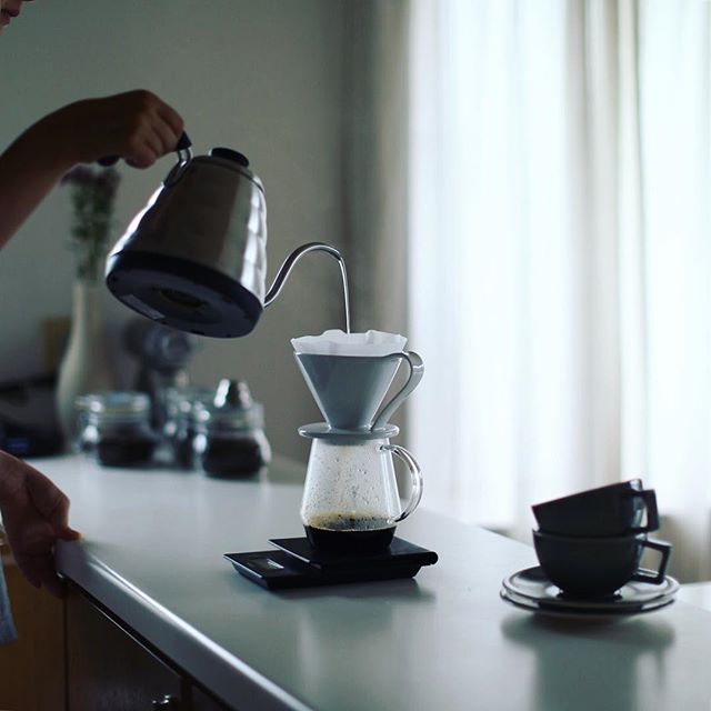 onimaga_jp's tweet photo. グッドモーニングコーヒー。コーヒーはやっぱり人に淹れてもらう方が美味しいね。今日は #フラワードリッパー 。うまい!#FLOWERDRIPPER #pitchii #hariobuono (Instagram) | オニマガ - https://t.co/zOJ8DAteHi https://t.co/7P3RRLcSia