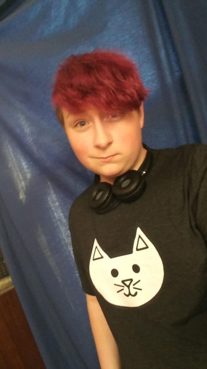 JustOneTaco's tweet photo. @SwingPoynt @_abbyrouse my shirt came in today ;p I love it  so much https://t.co/hlJLbxL91c