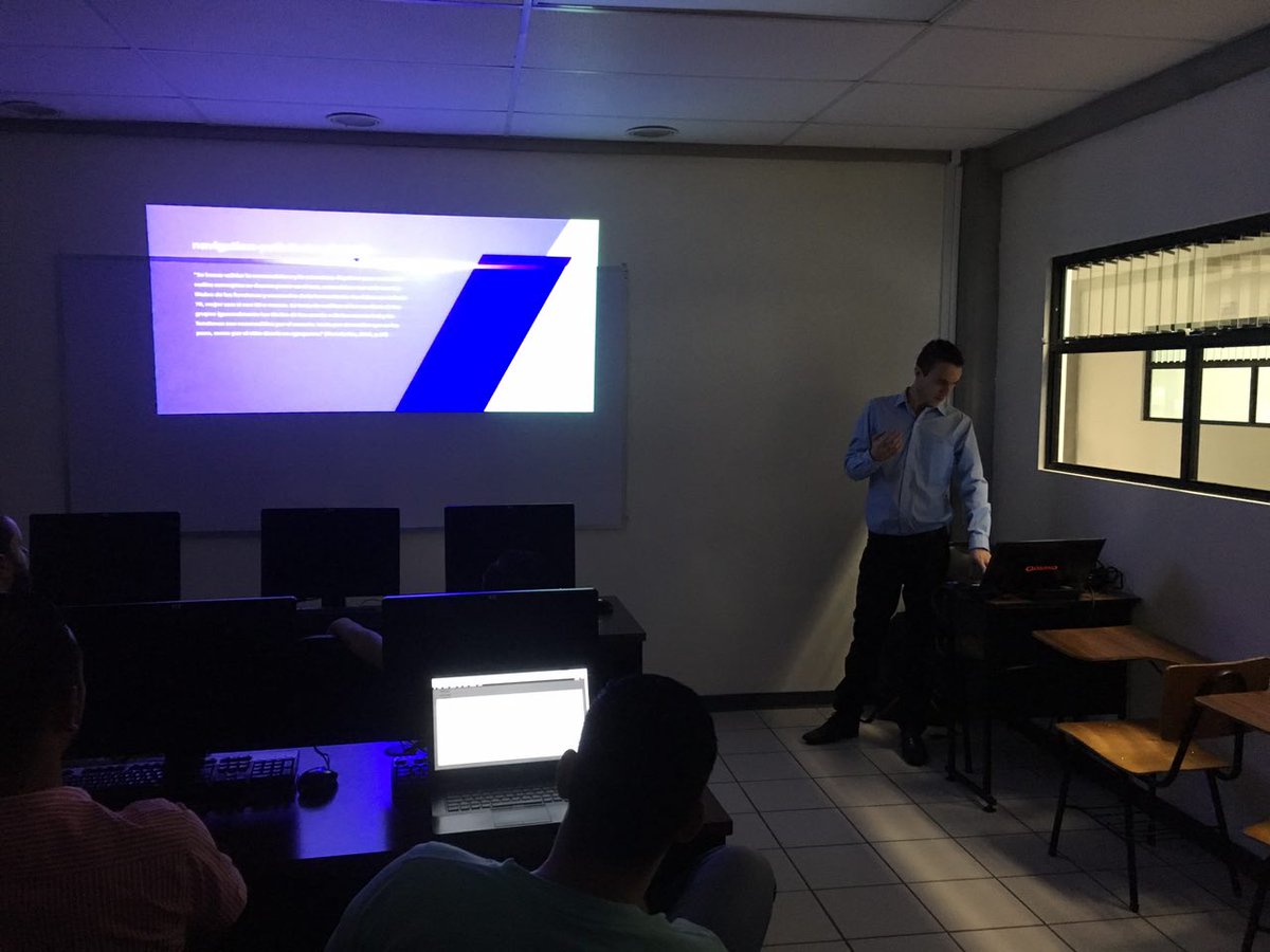 OMGitsSebasLOL's tweet photo. Taller UX Through Design Thinking en la UACA liderado por @bwhite9327 #Konecto #KonectoEducation https://t.co/iNUUekQnHi