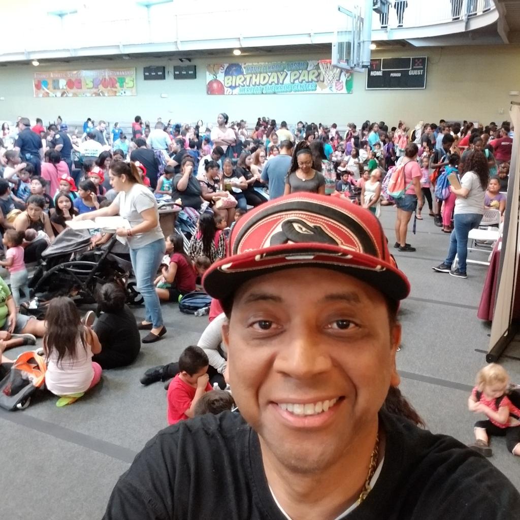 SUPERSNAKE1's tweet image. We were ready today 10,000 backpack. We got em u need it for school let's go. #kroccenter #SalvationArmy