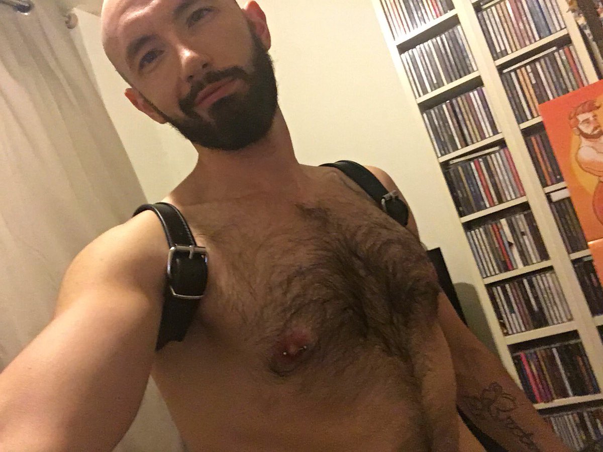 Angelus_78's tweet photo. Party time 😎☝🏻#gay #night #utopia #menparty https://t.co/wv5bfsSdTW