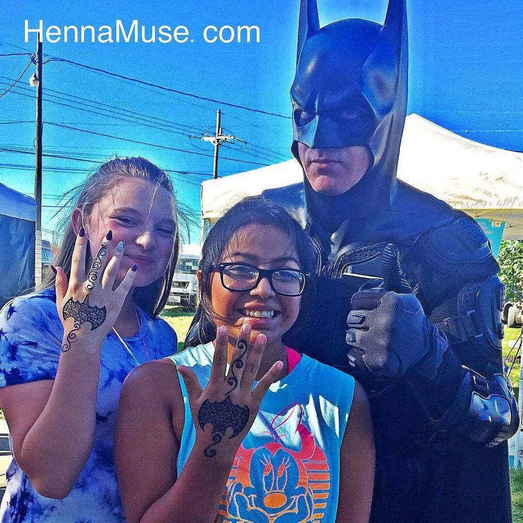 HennaMuse's tweet photo. We did some #batman inspired henna and then ran into the real thing! #festivalhenna #celinalakefestival #realhenna #superherohenna #herohen… https://t.co/EHG4hP8UdD