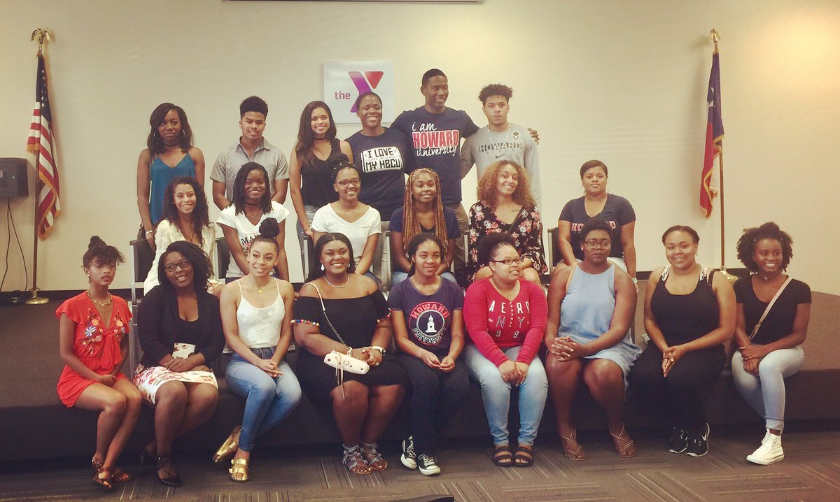 SouthernEtiquet's tweet photo. Freshman send off by the Howard University Alumni Club of DFW.
#hu21 #150bison #hubison #howardu #howarduniversity @Queen_D_98 ❤️ https://t.co/YtvX0ZQHm7