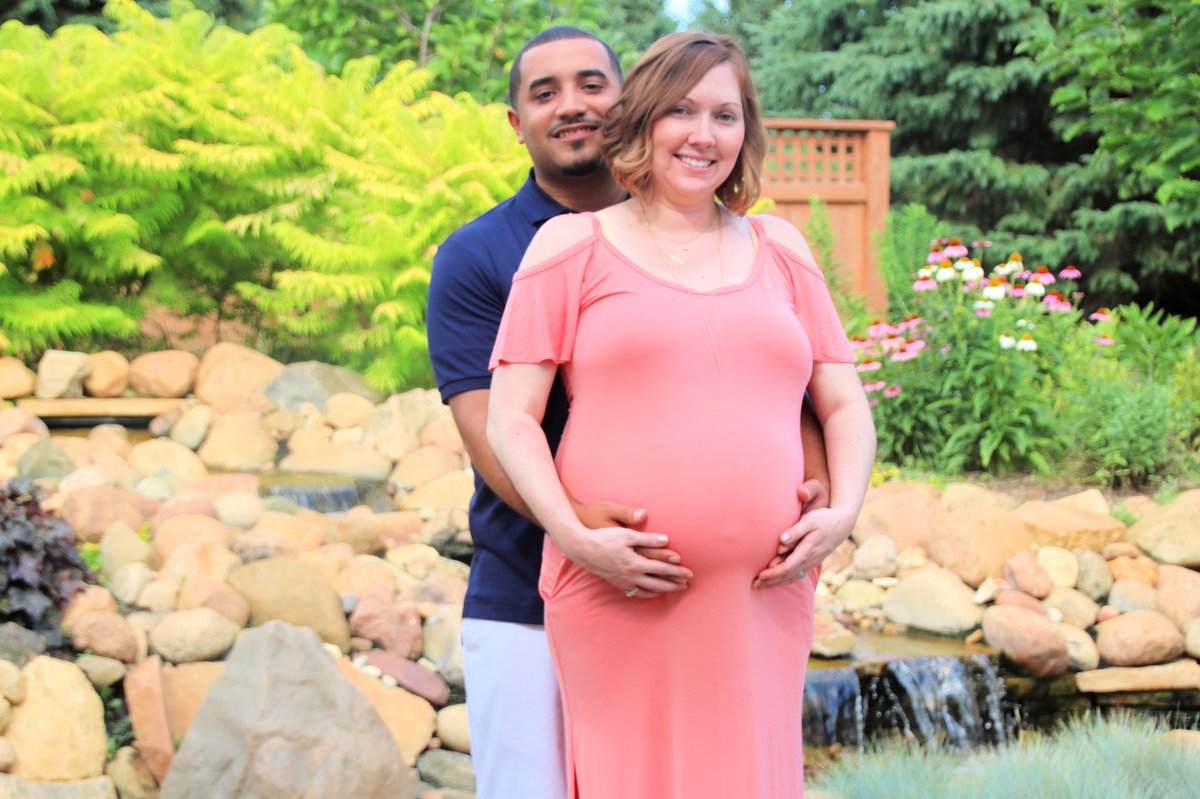 b_briiezy's tweet photo. Ooh bc I love my maternity pics 🤰🏻🎀#septbaby #maybeaugust #6weeksorless #babyaw https://t.co/VCLkE5Vx0O