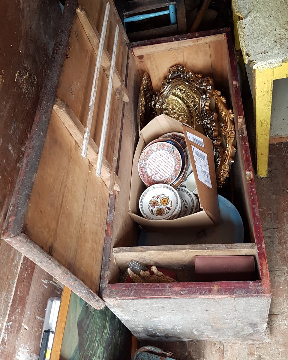 angleseyantique's tweet photo. This is how to find them " barn fresh " Georgian tack box.
At #angleseyantiques #pine #paintedfurniture #sixplankbox #scumble https://t.co/ujEPPkUkob
