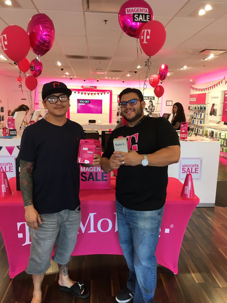 kellieablack's tweet photo. @LawrenceScholl loves selling the value of SyncUP! #Fresno❤️SyncUP #SyncUpMania @JonFreier @smccloskey30 @SamSindha @RobScottDM https://t.co/FRLtvbSqrd