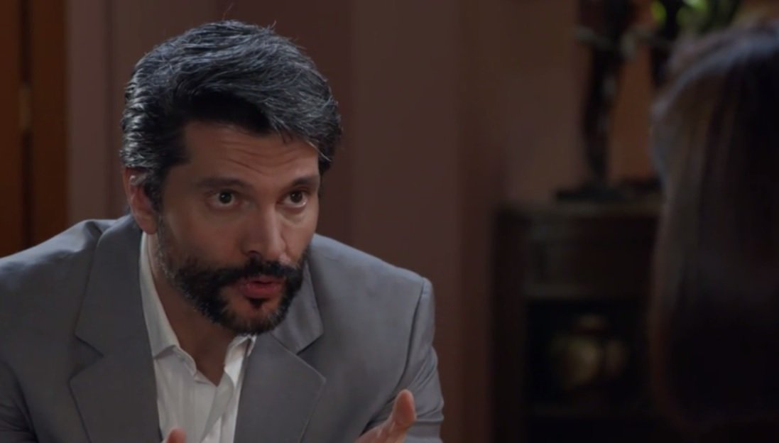 MarceCordobaFc's tweet photo. Julio le habla a Hortensia de una posibilidad de inversión hipotecando su departamento. #EnamorandomeDeRamon #Capitulo115 https://t.co/ydIjpLJI0W