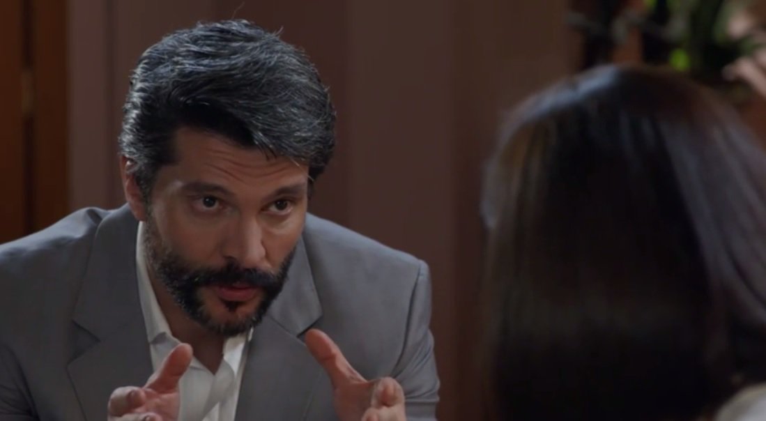 MarceCordobaFc's tweet photo. Julio le habla a Hortensia de una posibilidad de inversión hipotecando su departamento. #EnamorandomeDeRamon #Capitulo115 https://t.co/ydIjpLJI0W