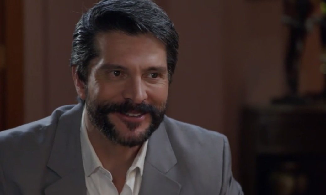MarceCordobaFc's tweet photo. Julio le habla a Hortensia de una posibilidad de inversión hipotecando su departamento. #EnamorandomeDeRamon #Capitulo115 https://t.co/ydIjpLJI0W