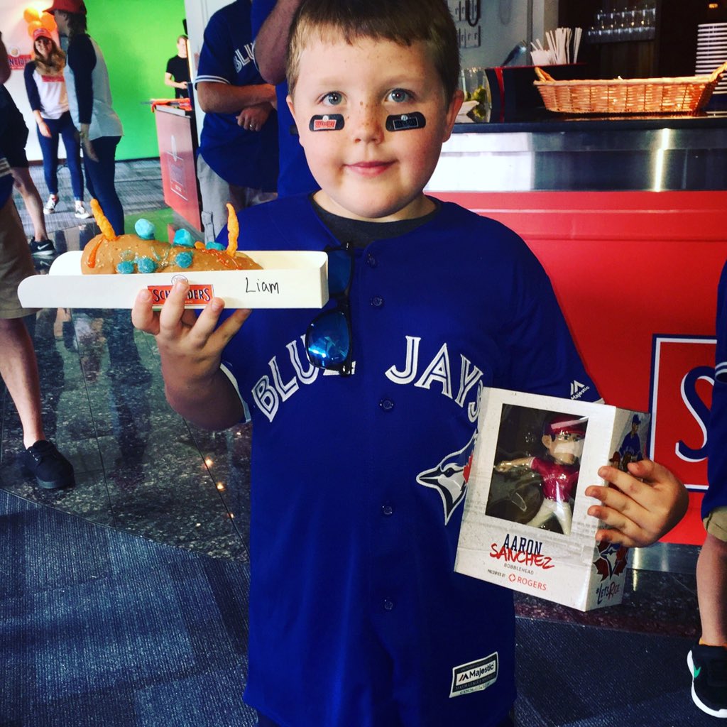 Schneiders's tweet photo. @marvindaw @liammdaw @rgoins17 @BlueJays Congrats also to @liammdaw for winning in the @Schneiders #BlueJaysVIPContest #HotDog creation contest! @marvindaw 🌭⚾️❤️👍 https://t.co/RU3OSrbTvT