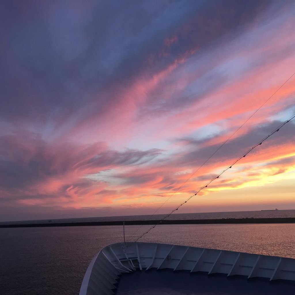 loco_locola's tweet photo. #nofilter #sunset #sky #amazing #beautiful #whataview #sea #cruiseship #pacificvenus #nihonkai #akitaprefecture #japan #amonent
#美しい #夕焼け #… https://t.co/159nk39CZx