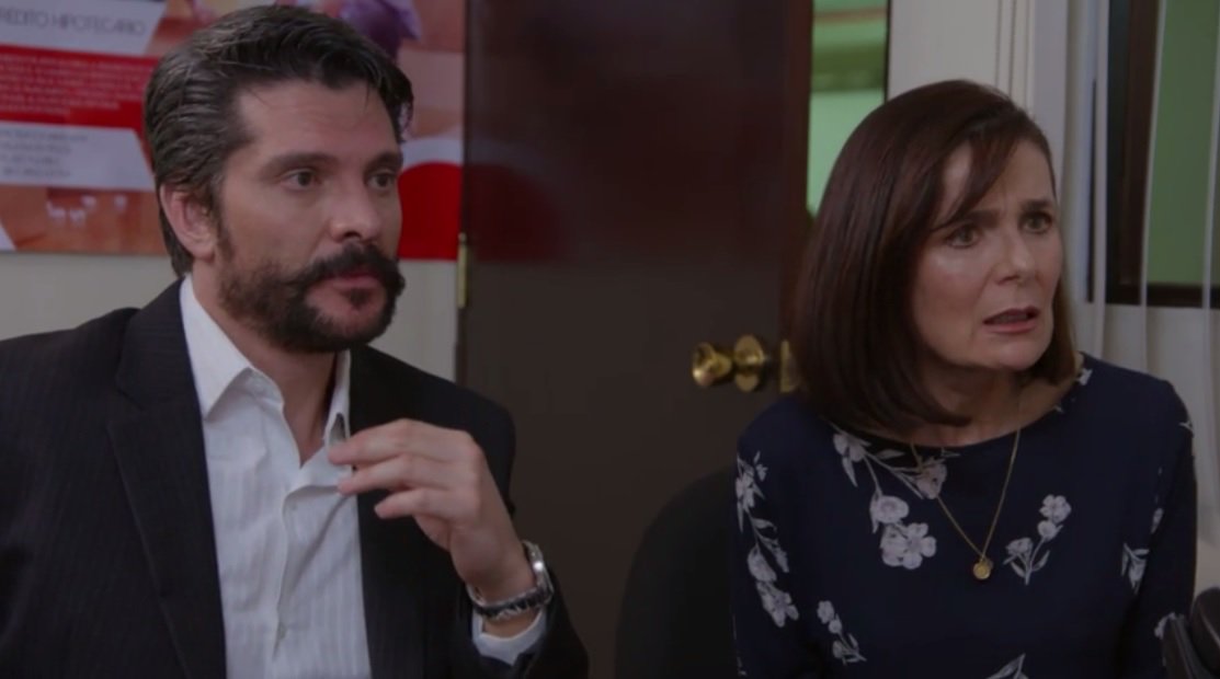 MarceCordobaFc's tweet photo. Julio y Hortensia van a averiguar para hipotecar el departamento pero no los convencen los intereses. #EnamorandomeDeRamon #Capitulo115 https://t.co/pTHca4T6B1
