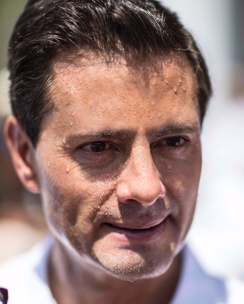 jrisco's tweet photo. - Mi amor, te habló una tal Laura pero su contacto decía "plomero" ¿quién es? 
- https://t.co/8WbtDxFFBH