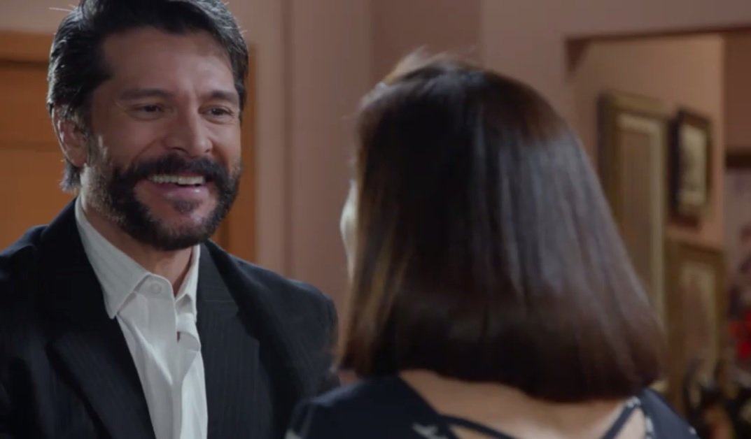 MarceCordobaFc's tweet photo. Hortensia le dice a Julio que es mejor vender el departamento. #EnamorandomeDeRamon #Capitulo115 https://t.co/tJRpO0Ce9e
