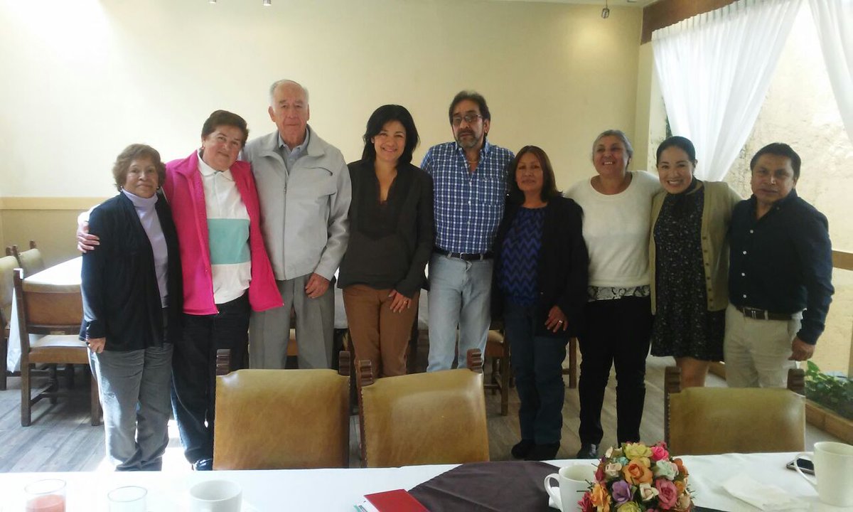 Martha_Hilda's tweet photo. #AlMomento 
- Reunión con ex delegados municipales y nuestro querido Ex Presidente Arturo Martínez Legorreta. 
#Toluca https://t.co/fMgPkrEnV2