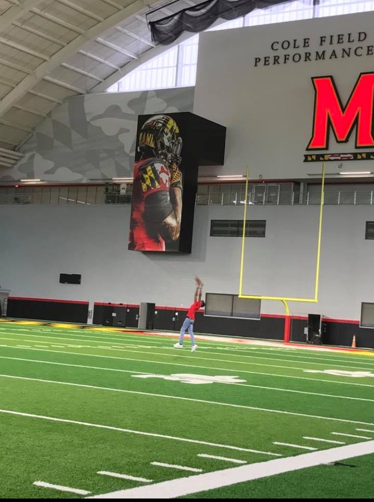 NikkiBJaxx417's tweet photo. When your high school sophomore @ogscrappy goes out and test out the elements at the lovely #NewColeFieldHouse π’π #DMV2UMD #NiceCatchScrap https://t.co/IV3PX4ddbO