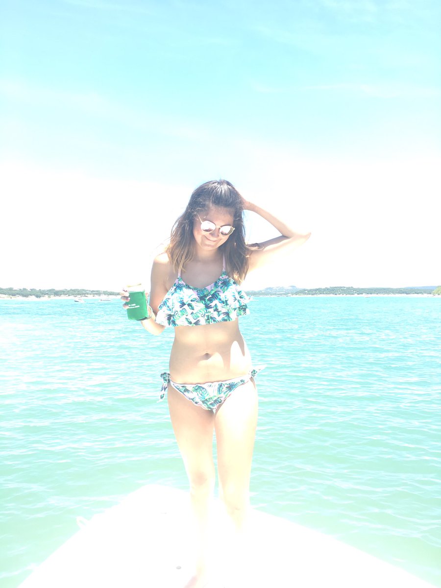 LeaLeaCee's tweet photo. Up to 43 degrees today, this was the best place to be ☀️ https://t.co/qUFxx2VxMb