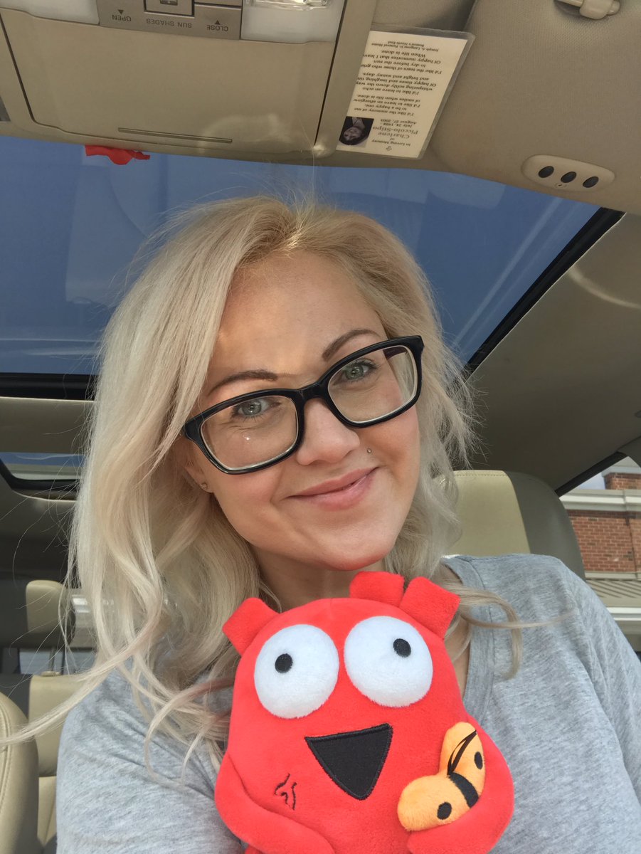 bostonbella's tweet photo. My heart is happy today! Literally 😂 Love me some @theawkwardyeti #AwkwardSummer ✌🏻 https://t.co/nuv3Z4CKQN