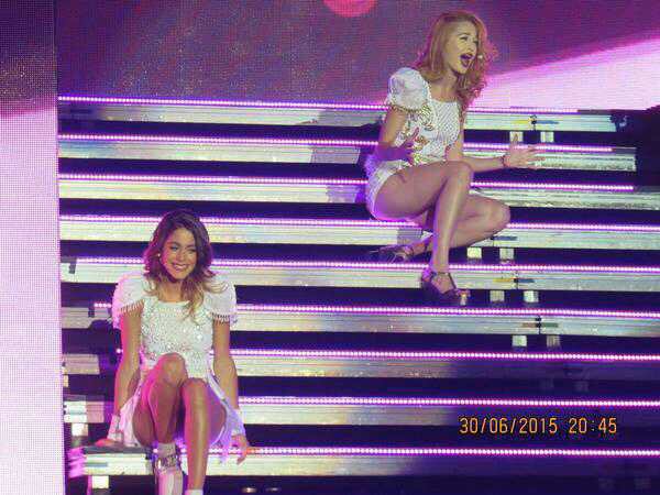 httpmechi's tweet photo. @lambrevival @mechispace @MechiPLambre @MercedesLDaily @lambreangel @lambresquad @Mechimyalways @withmechilaria @mechiftlodovica @lambreargweb foto mechi cantando #KCAColombia #MercedesLambre #RuggeroPasquarelli https://t.co/F3HjySNUvo