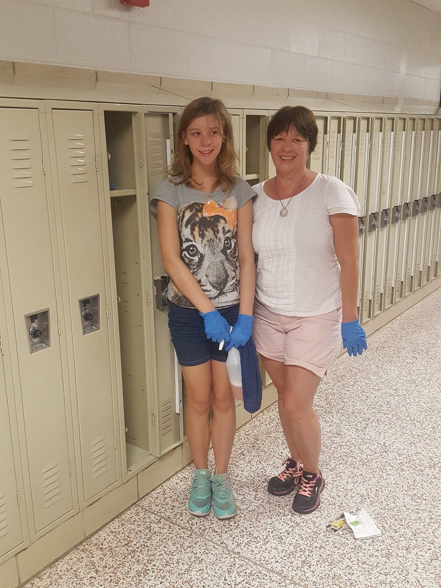HeatherJYoung3's tweet photo. More #LoveWeek2017 kudos to all who scrubbed and mulched TMS! https://t.co/yw0Si1peEn