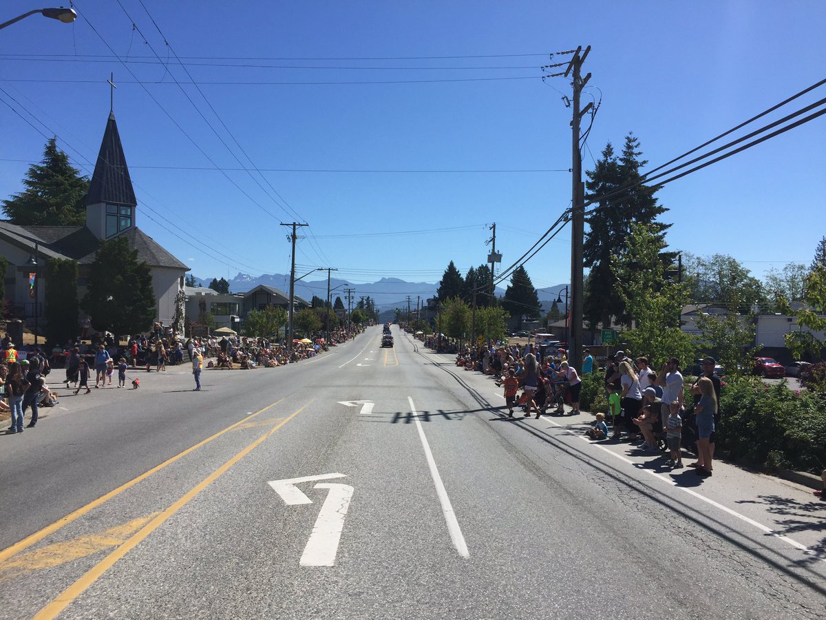 ShereeHaydu's tweet photo. The parade route is lined with spectators and away we go! https://t.co/OCPld1bqMV