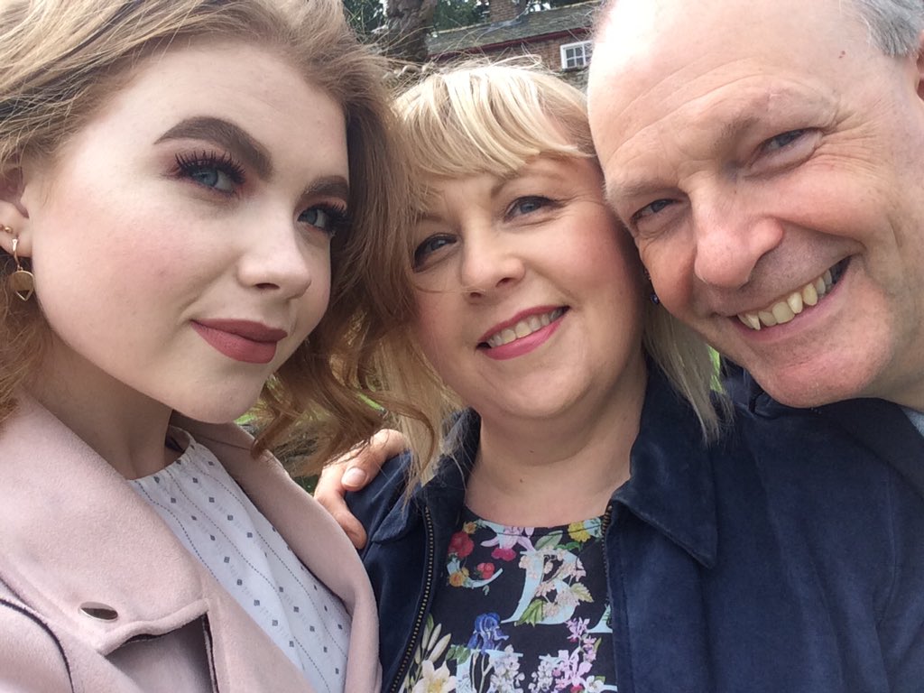 HelenSGidley's tweet photo. Lovely day out with @mgidley13 and Sarah @SledmereHouse and then dinner at #ThreeCups #StamfordBridge🌺🌹🌼🌤🍴☕️ https://t.co/wdnvWM97gt