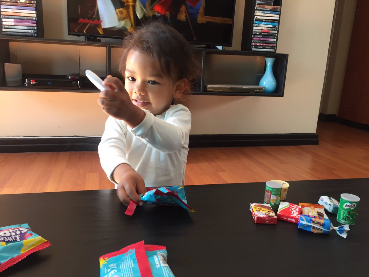 TRACEYVEENENDAL's tweet photo. @CheckersSA playtime with my 2year old niece (she wants to make me a sandwich)😂#CheckersLittleShop https://t.co/C9HXDgN11Y
