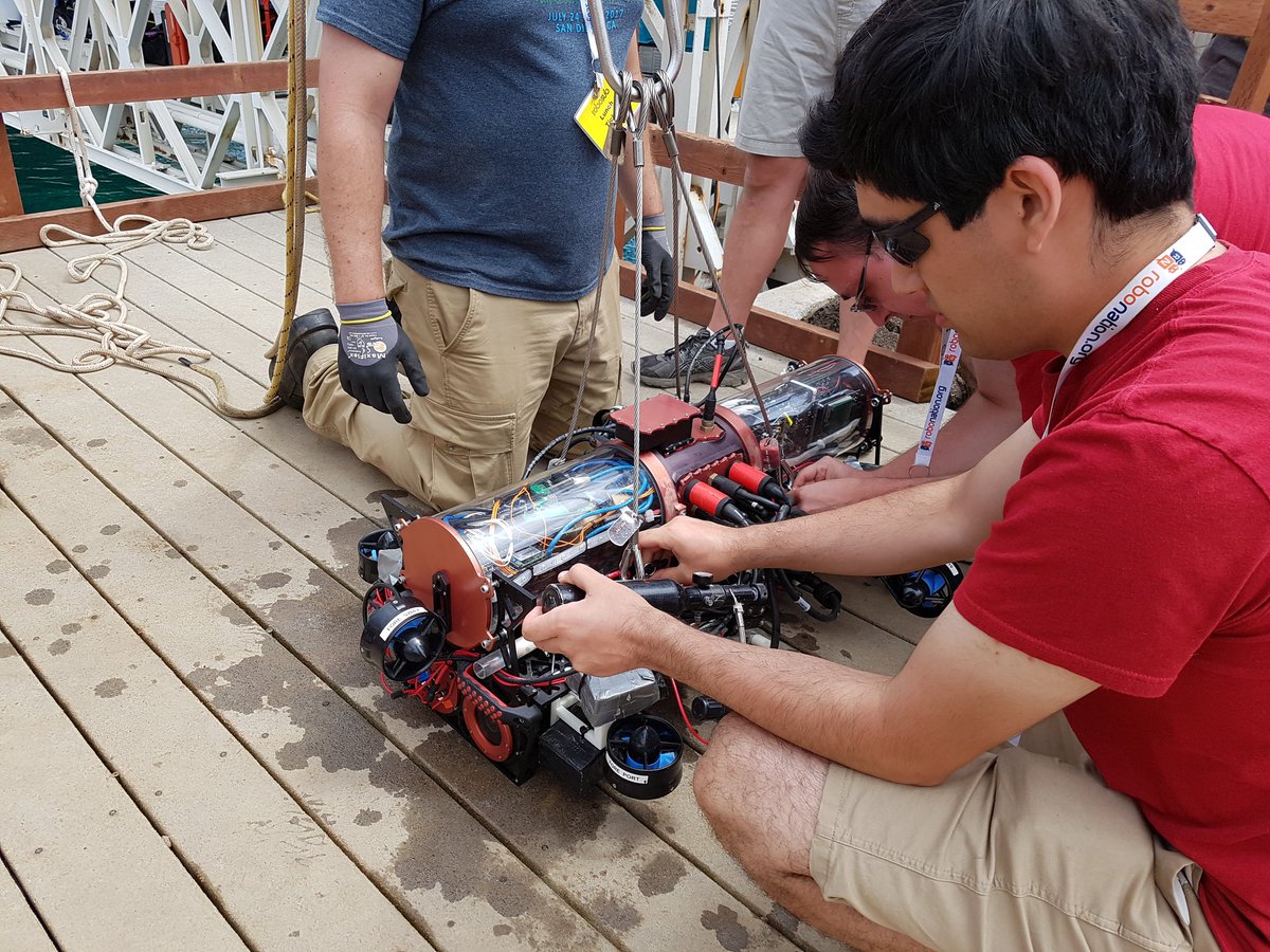 First practice run for the day! Next run will most likely be amother semi final run.
#RoboSub2017