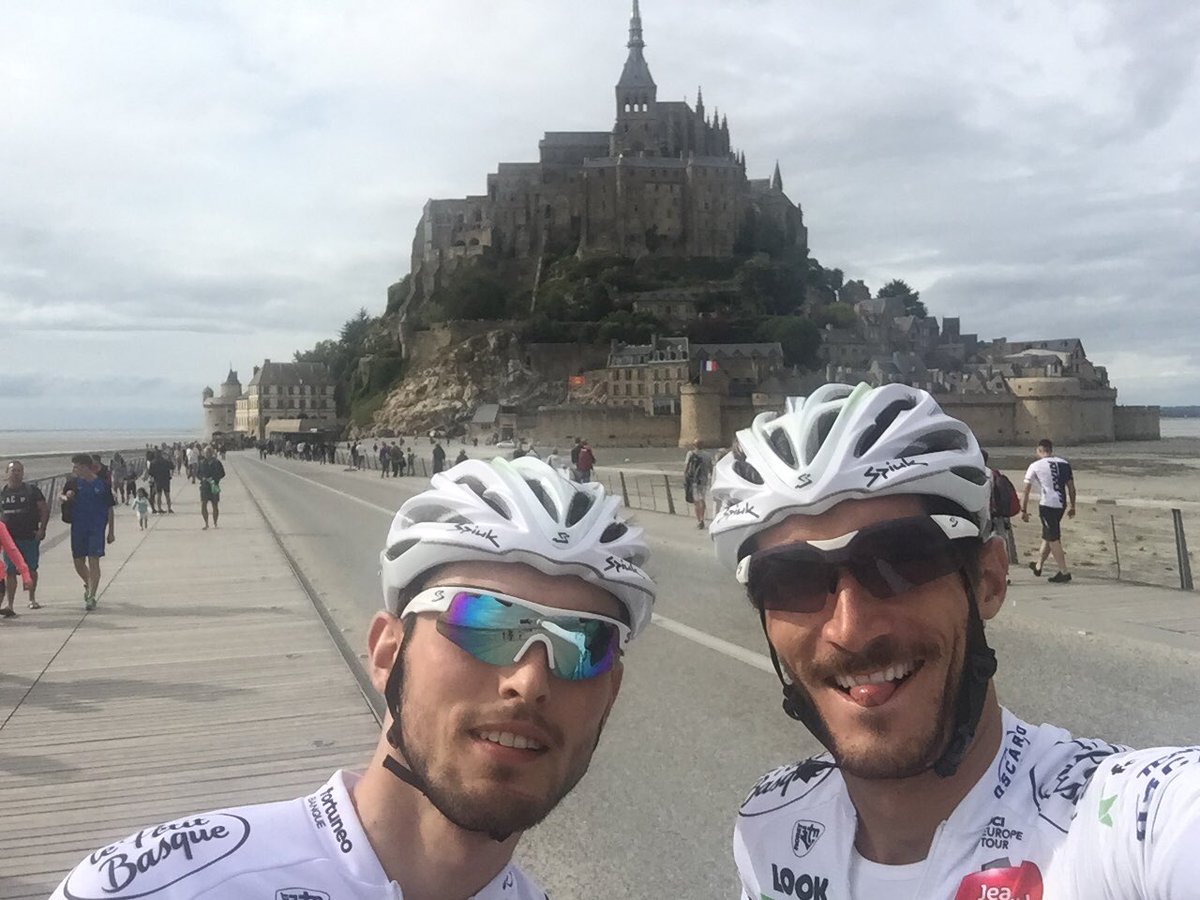 FEILLUBrice's tweet photo. Demain c'est la @Polynormande Un petit bonjour au #MontSaintMichel #VeilleDeCourse #CielGris #Plaisir https://t.co/bNk9XCla4q