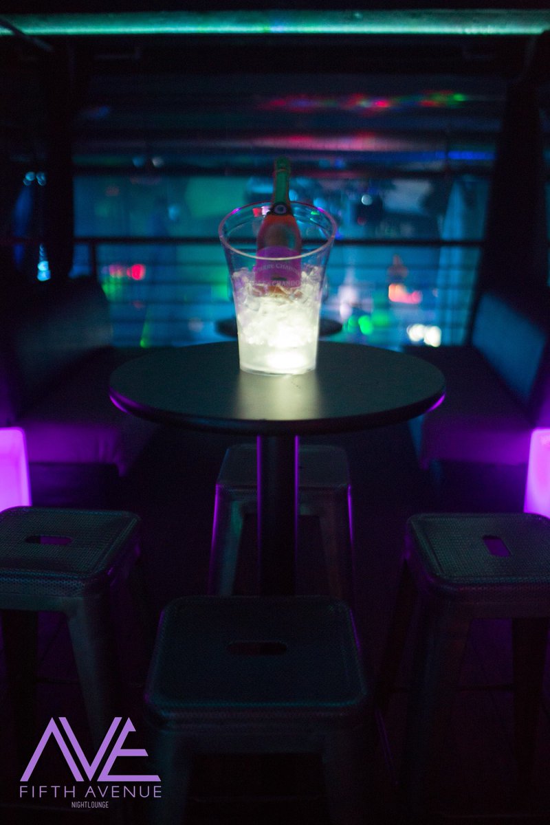 5thAvenueLounge's tweet image. #whereitsat #fifthavenuestyle #VIPinPDX #tonight #suitup Suit &amp;amp; Tie Saturday with @DJ_Jack text 503.487.3005 #guestlist #HappyHour 🥂🍾 9-11pm