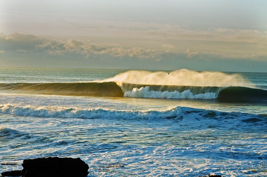 hoax1994's tweet photo. Golden offshore winds to mind-surf during these damp summer days 👌
📷 .@thegoosechase
#SurfSkateCreate #Hoax1994 #Surf #Summer #Waves https://t.co/xLobhvQ9WL