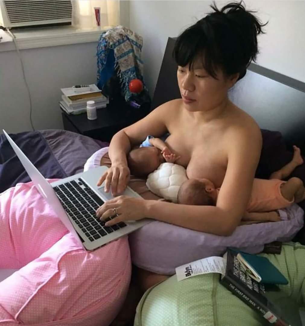 madayer_web's tweet photo. #multitasking she must be a #programmer https://t.co/KiWpZ7Seph
