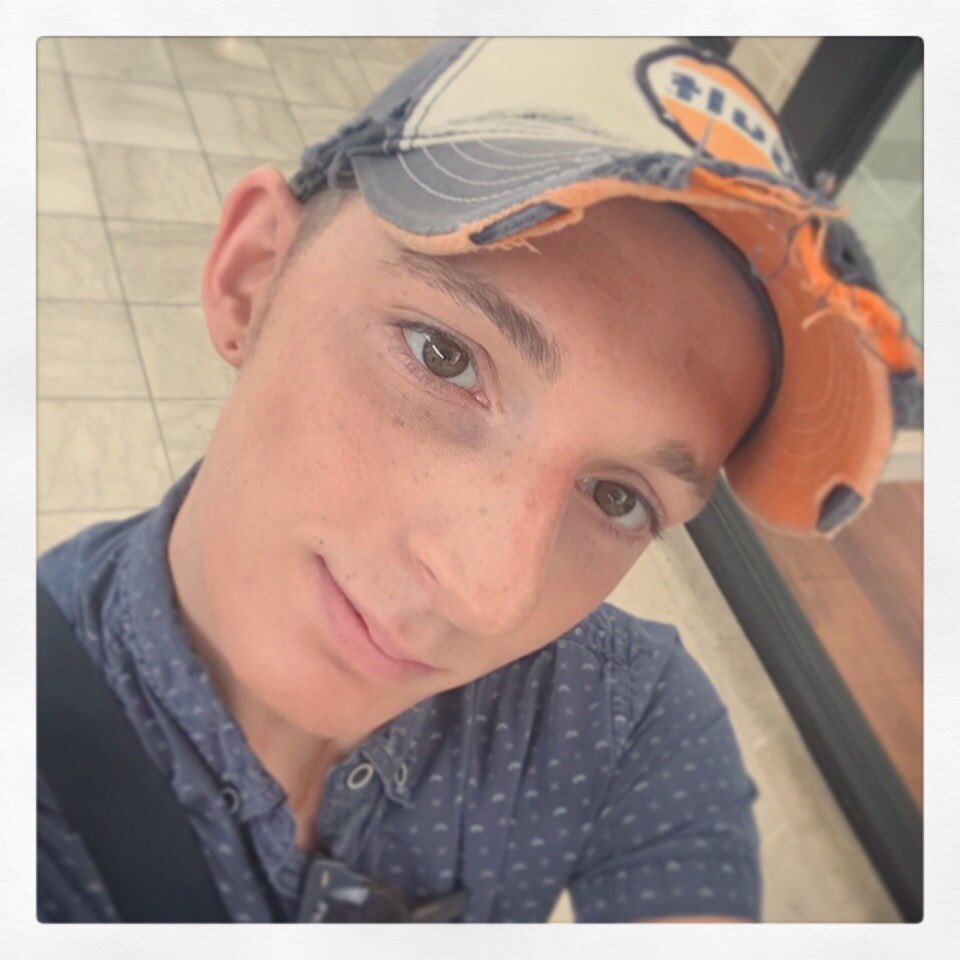 Sean69Bauer's tweet photo. Face 0n...LetzZ Go to Wรชrquรฉ!
https://t.co/uuuSBrCHRW
#MensMakeup #FaceForDays #WorkSucks https://t.co/Mo2WwMhw04