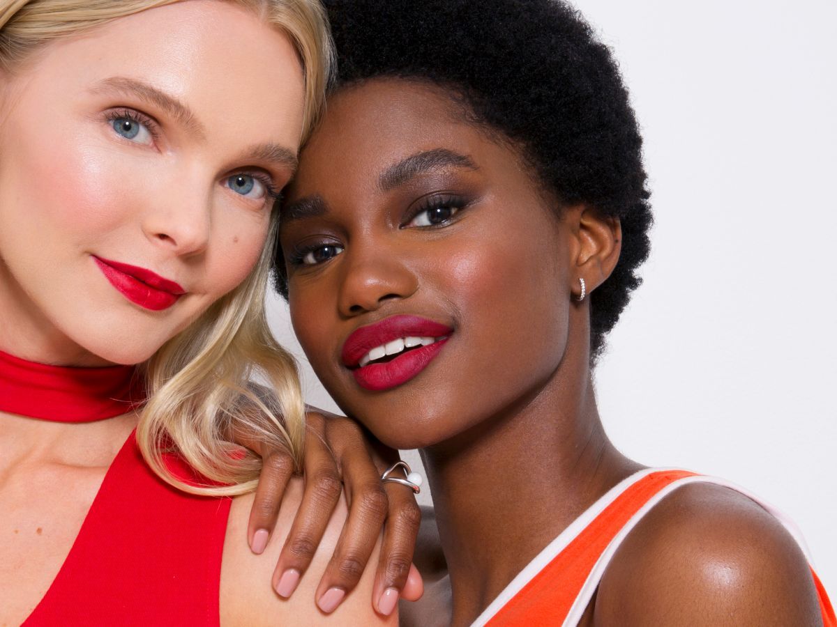 Yahoo's tweet photo. How to pick your go-to red lip https://t.co/hxNyO7S1lK https://t.co/mlhfUaVAGJ