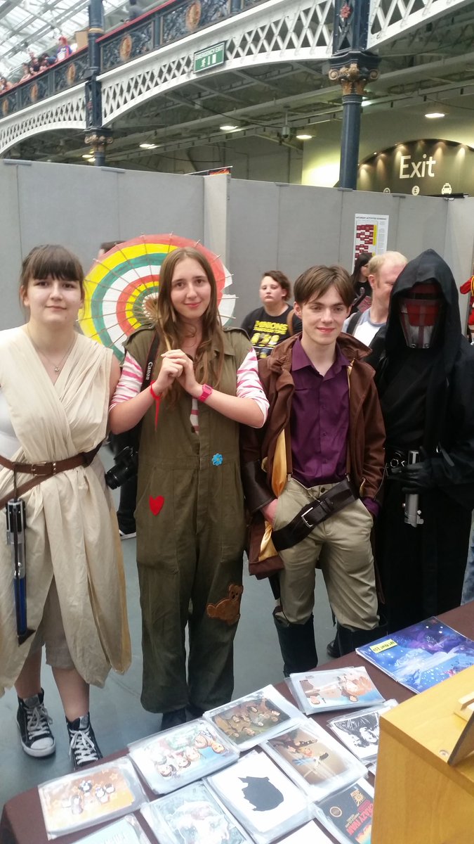 fireflystore's tweet photo. Hang on a gorram minute. Even more Browncoats getting in on the #LFCC cosplay action! Fab. Please get in touch via website and we'll upload. https://t.co/ueM2KhsbAa