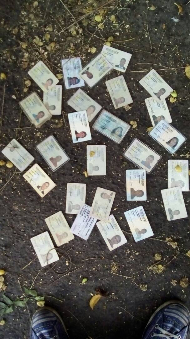laidygomezf's tweet photo. 1)ATENCION:Vecinos UREÑA #Tachira  denuncian hallazgo de Cedulas Colombianas en Centros Electorales del McpioFRONTERIZO ANC #EstafaElectoral https://t.co/dmZiZwmWqQ