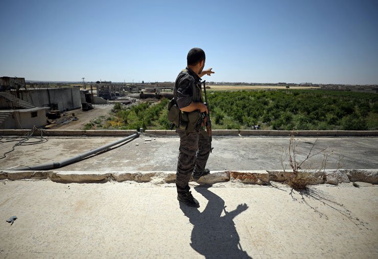 DikenComTr's tweet photo. YPG: Türkiye saldırıyı sürdürürse, Rakka operasyonundan çekiliriz
https://t.co/j8tcysW6P1 https://t.co/Ds2rE9vXl6