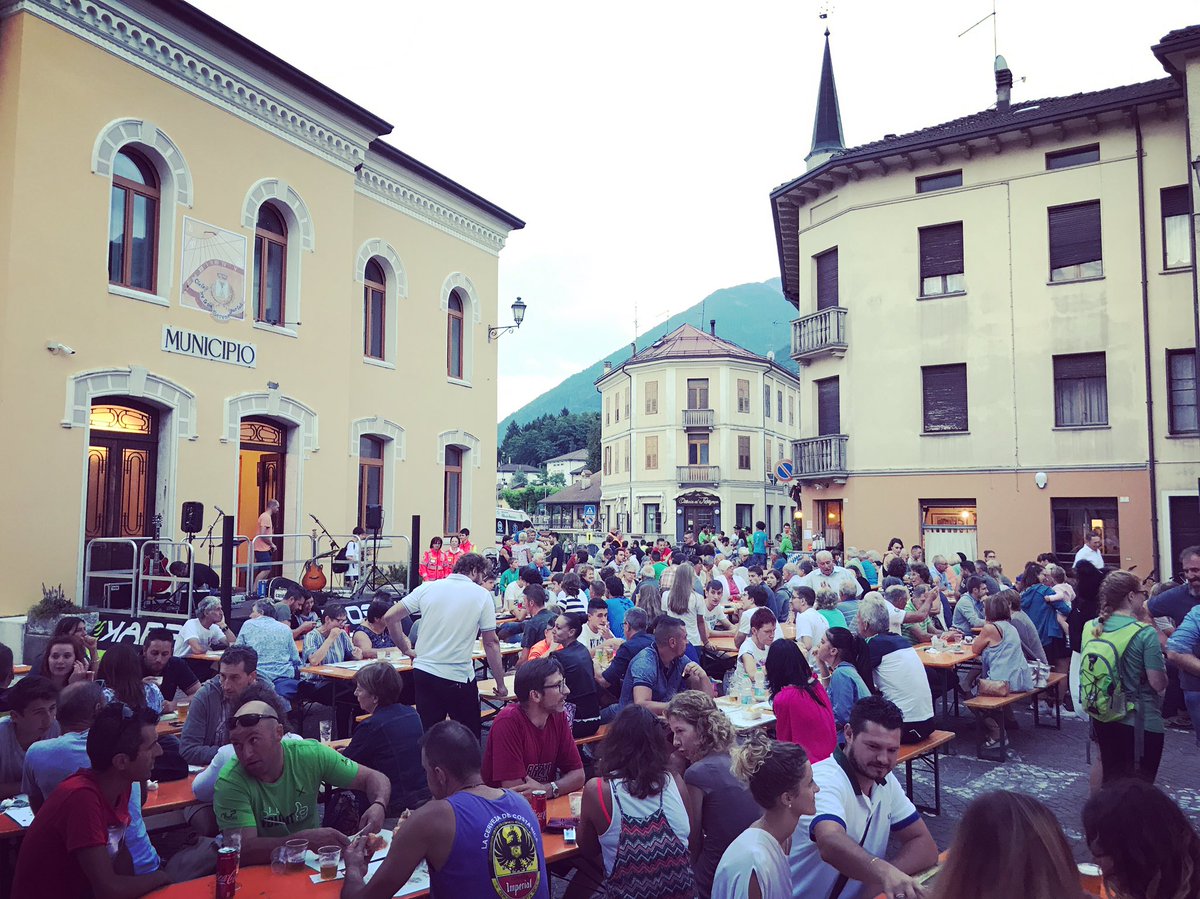 SerendelGrappa's tweet photo. Ed ora #pizzainpiazza #seren. Un #grazie a tutto lo staff della #trancimetta!!! @DolomitiPrealpi @TurismoVeneto https://t.co/S768pwgO9Q