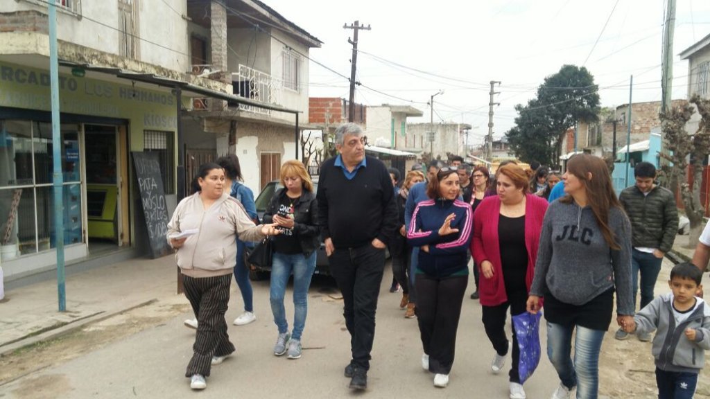 diegoindycki's tweet photo. Con @LozanoMarioE visitamos el barrio Itati, reiterados reclamos  desidia y abandono x parte del estado municipal https://t.co/TFNotTYFtM