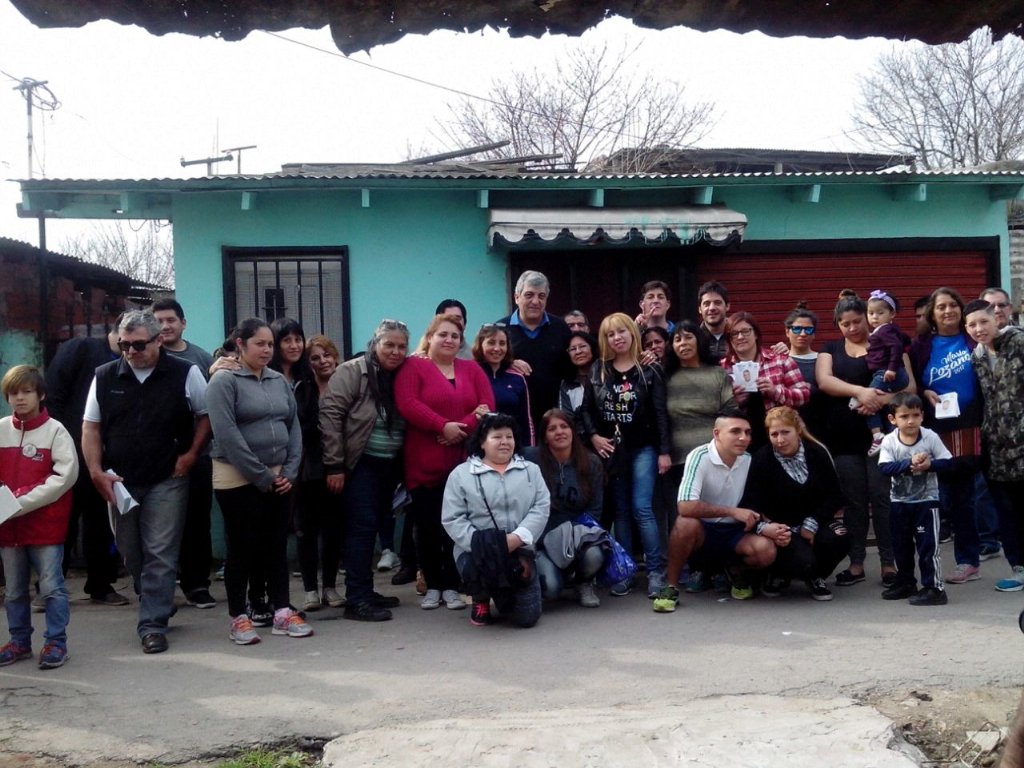 diegoindycki's tweet photo. Con @LozanoMarioE visitamos el barrio Itati, reiterados reclamos  desidia y abandono x parte del estado municipal https://t.co/TFNotTYFtM