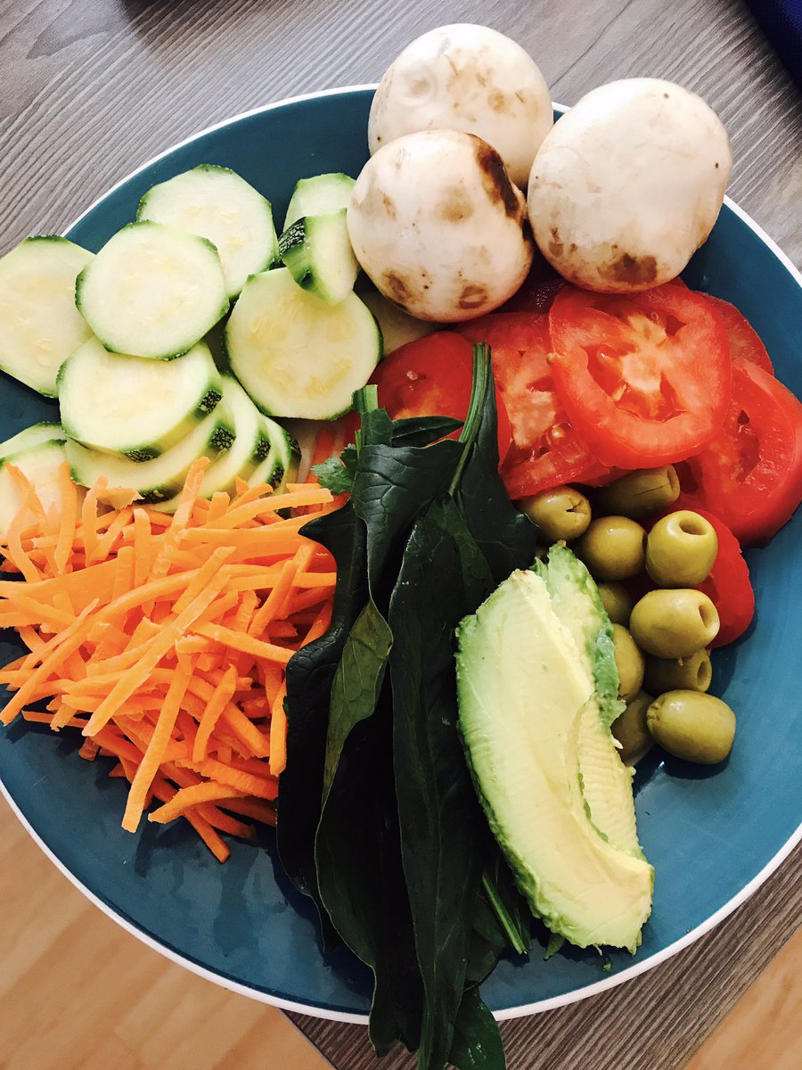 CiraCasandra's tweet photo. #MenuDeHoy #VeganInTraining
Chapata de verduras
Oala! https://t.co/0cn1yWy6mf