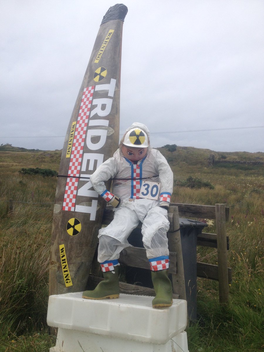 'Gillian' is <a href="/BunessanShow/">Bunessan Show</a> entry No 30 on the #Mull Scarecrow Trail. In honour of <a href="/ionacommunity/">The Iona Community</a> member Brian Quail. autonomyscotland.org/brian-quails-a…