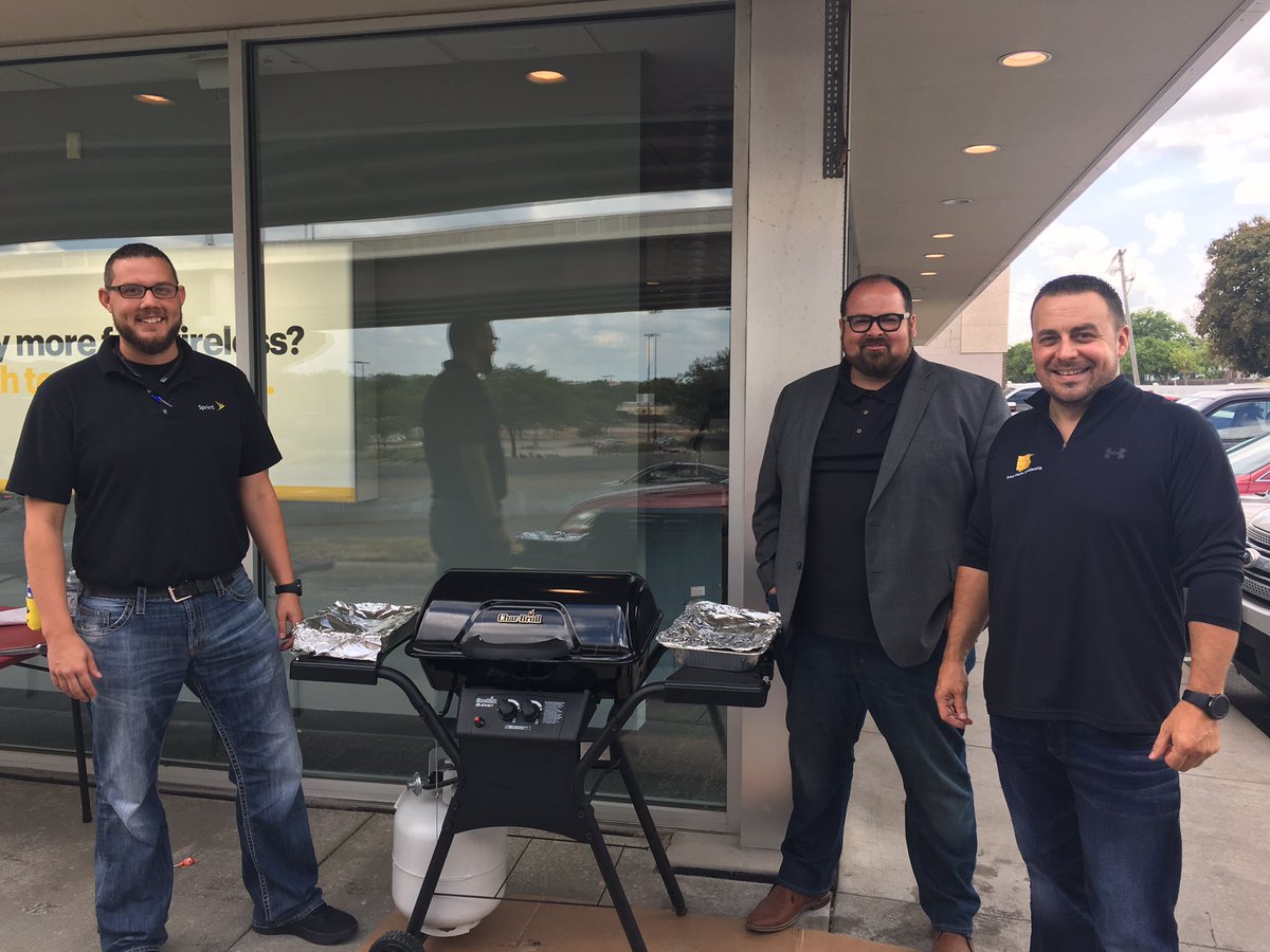 ChappyCLT's tweet photo. Dodge #1 in Omaha making their customers feel special today. #sprintsaysthanks @HoosierCrouch https://t.co/8LHJoRasyW