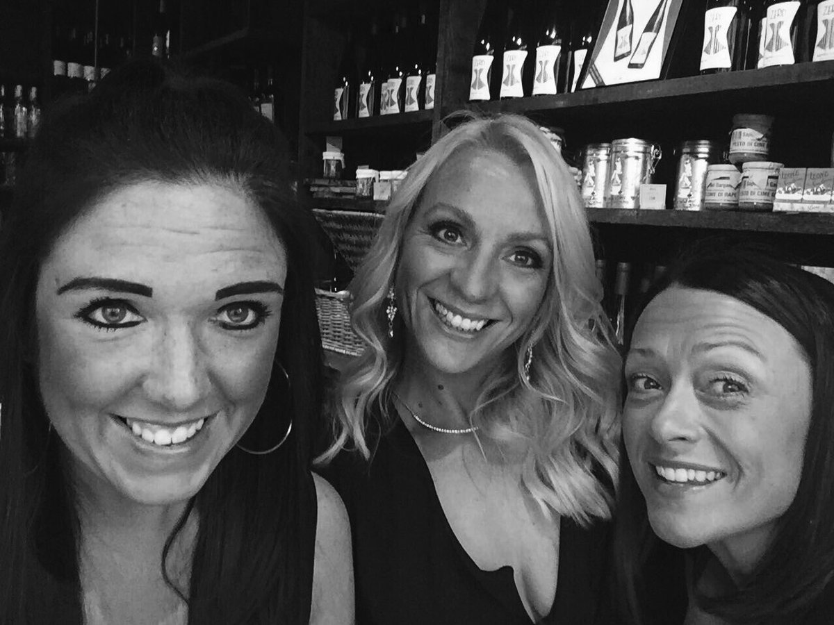 hilife78's tweet photo. Actual out out with the girls!!! ❤️ https://t.co/1W0lwDG7Wt