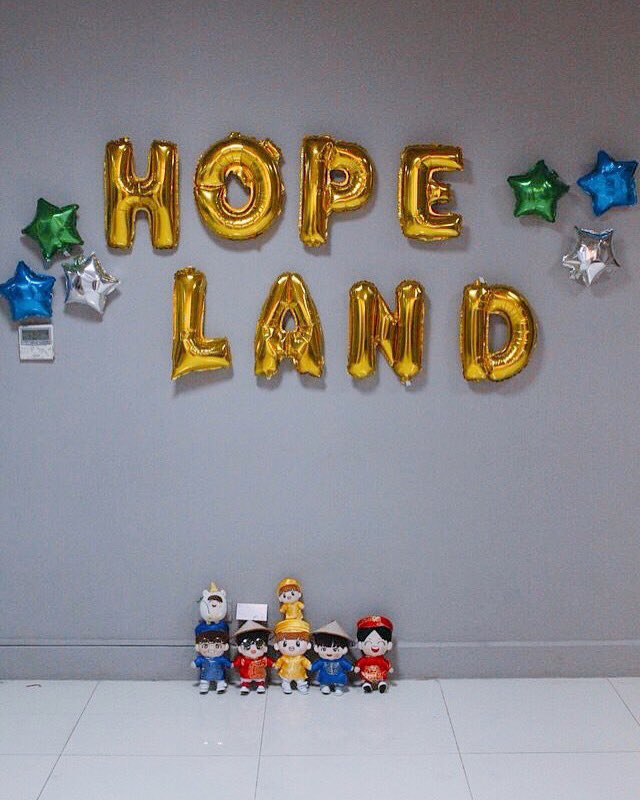ChipTeuk's tweet photo. @HopeLand218 Thank you for your love to Hoseok. See you again ❤
#Hopeland_In_Hanoi
#JHope
#Dope #Cam #Chope #Tieu https://t.co/aEAN8HMyLs