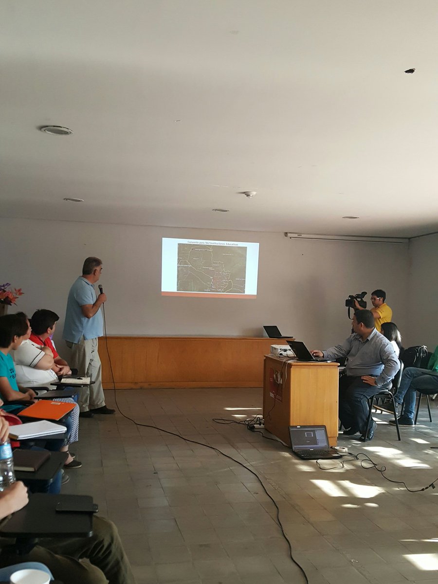 mte_py's tweet photo. [AHORA] Convenio de Conectividad con Copaco beneficiará a más de 520.000 alumnos en todo el país. https://t.co/fkWdq4xWQG