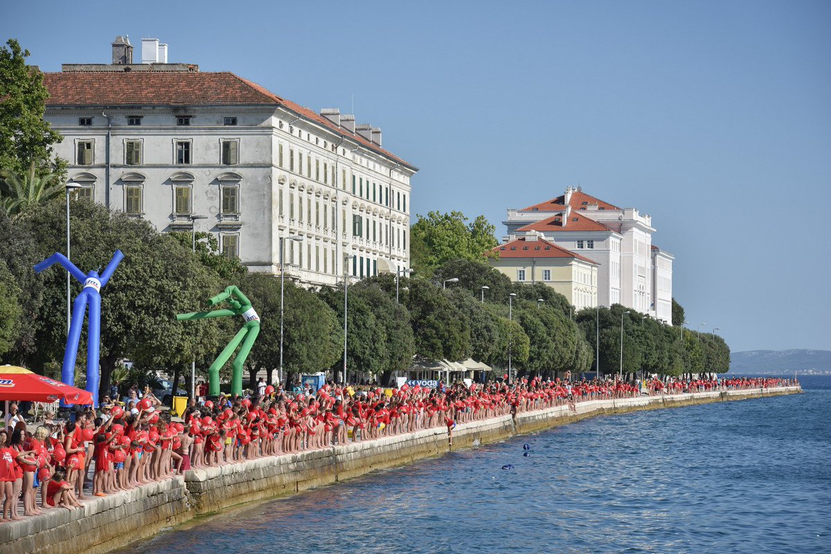 LikeZadar's tweet photo. 3.000 participants enjoyed the greatest #fun of the #summer2017, the 11th DM #MillenniumJump on #Zadar seafront Riva! #FromZadarWithLove 😍🌊 https://t.co/qpLNDzXbur