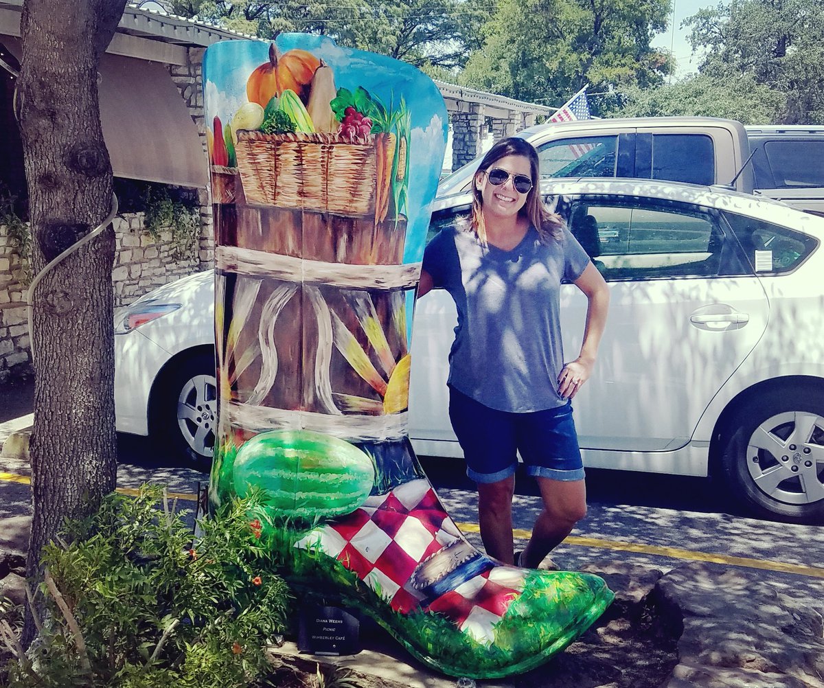 lori_lreyes's tweet photo. Mini vacay before school starts #AESSUMMERFUN https://t.co/YyVV3ympOq