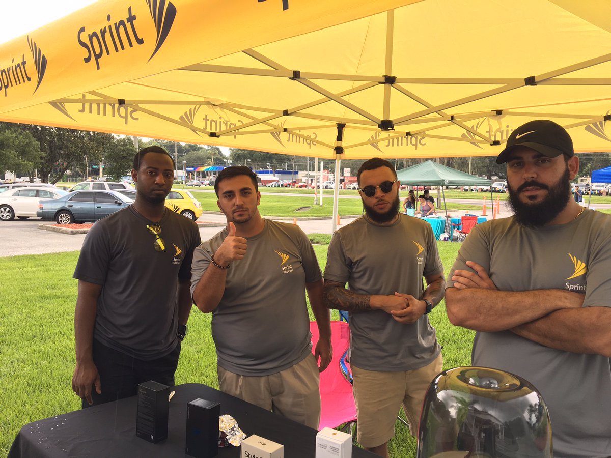 marshalltilley's tweet photo. This is @Sprint4FL #OCR Team taking #SST on the Road=to the Community #Tampa #OperationRestoringHope #GOSprintEast @tobiastjones @jajones83 https://t.co/oC3BWnT8J0